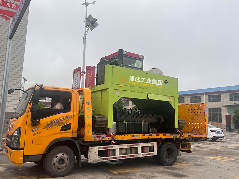 2.6米履帶翻拋機發(fā)往河北邢臺老客戶現(xiàn)場 2.6米履帶翻拋機發(fā)往河北邢臺老客戶現(xiàn)場